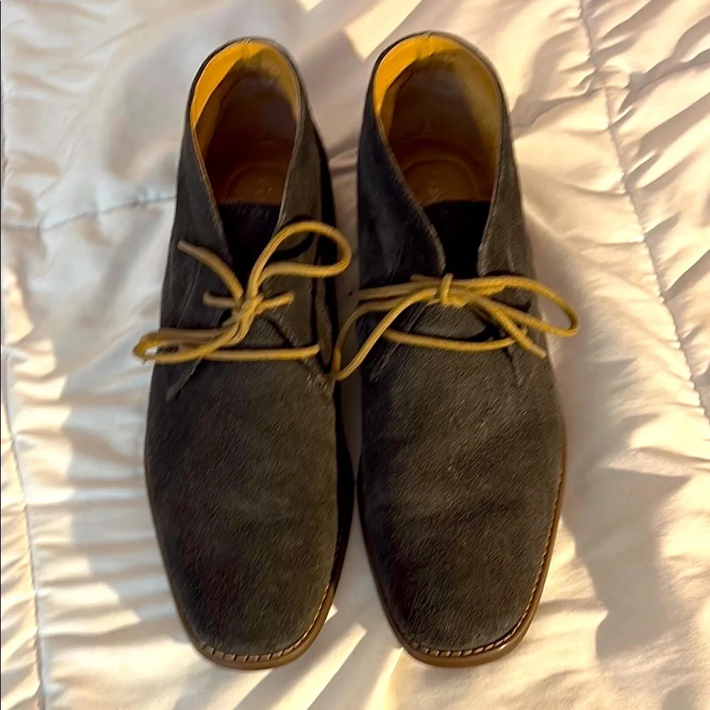 Calvin Klein Men’s Gray and Tan Chukka Boots Suede Lace-Up